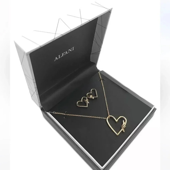 Heart Alfani Gold-Tone Knotted Heart Pendant Necklace& Drop Earrings Set NWT - Picture 1 of 3